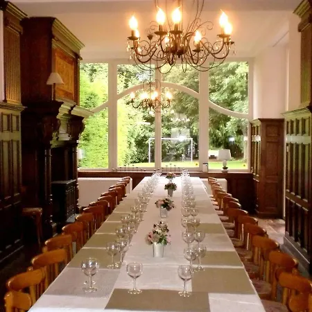 Casa vacanze At The Edge Of A Nice Village, This Beautiful Castle *
